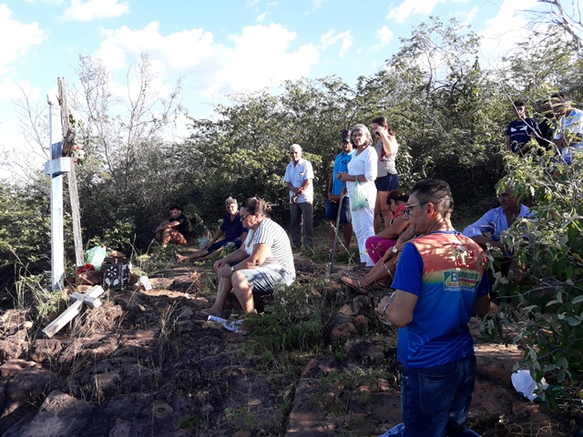 Peregrinação da subida do morro festejos da Santa Cruz em Malhada no município de Bocaina – PI - Imagem 63