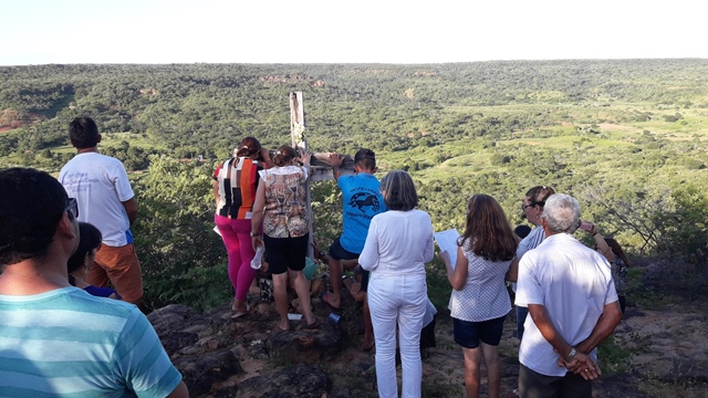 Peregrinação da subida do morro festejos da Santa Cruz em Malhada no município de Bocaina – PI - Imagem 76
