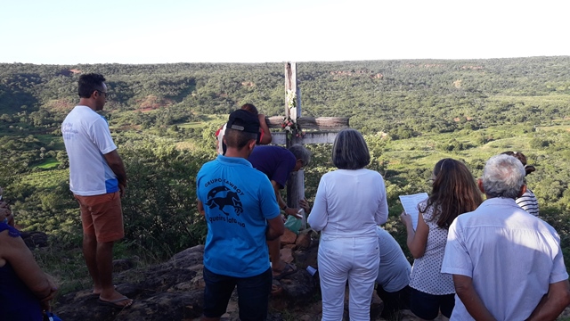 Peregrinação da subida do morro festejos da Santa Cruz em Malhada no município de Bocaina – PI - Imagem 77