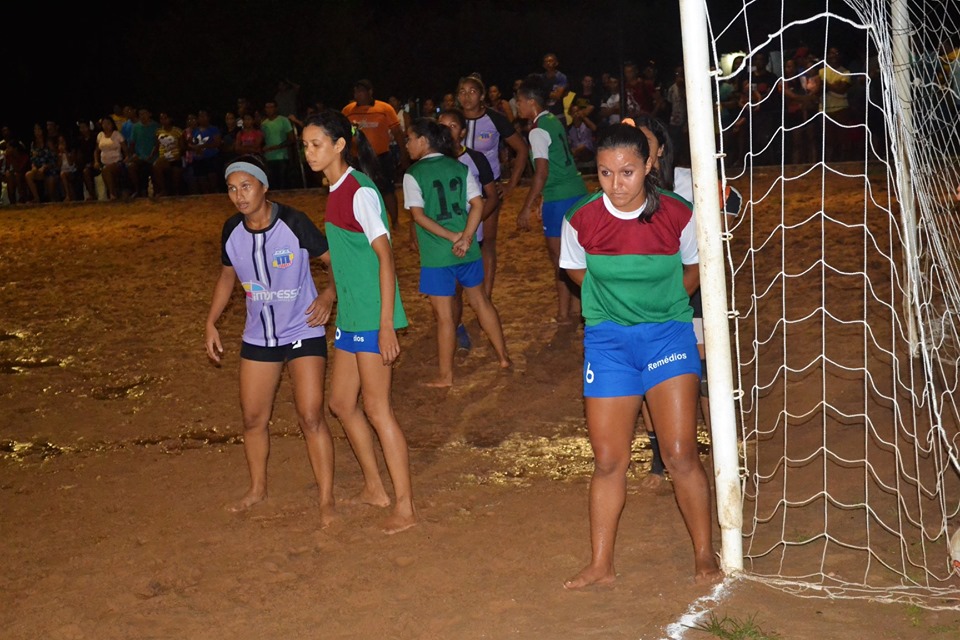 Equipe do Mato Feio goleia o Massapê e se consagra campeã do Torneio de Futebol de Areia Feminino 2019 - Imagem 4