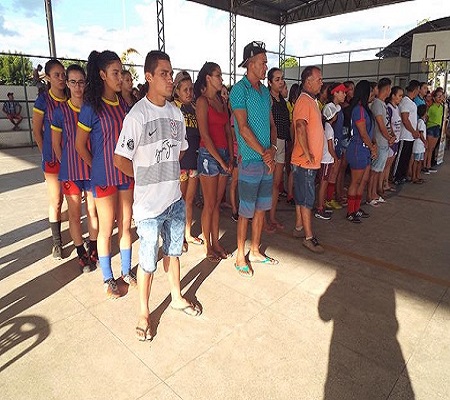 Atletas do futebol feminino iniciam a 2ª Copa Batom de Pedro II
