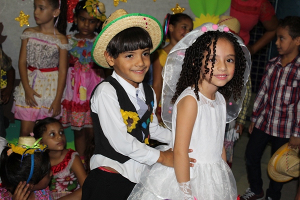 Escolinha Tia Loura realizou  arraiá com crianças - Imagem 47