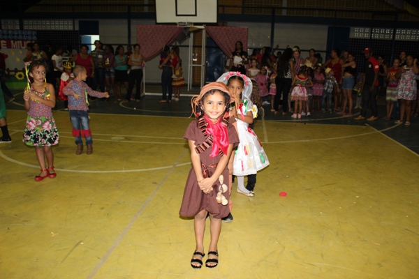 Escolinha Tia Loura realizou  arraiá com crianças - Imagem 32