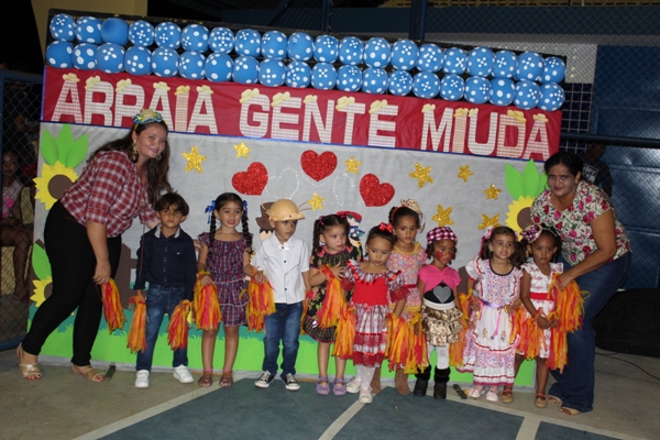 Escolinha Tia Loura realizou  arraiá com crianças - Imagem 18