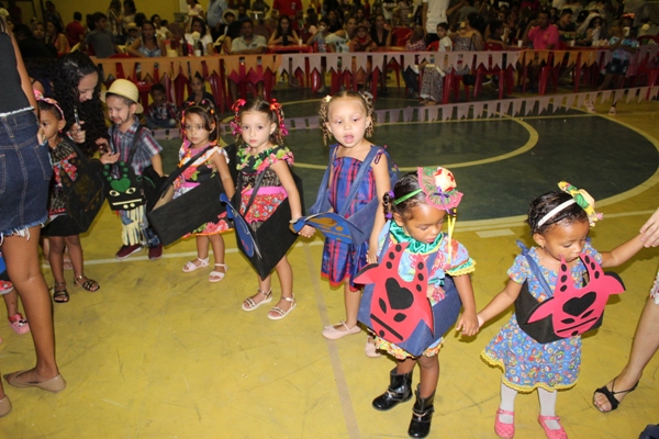 Escolinha Tia Loura realizou  arraiá com crianças - Imagem 9