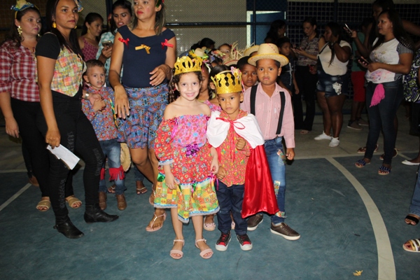 Escolinha Tia Loura realizou  arraiá com crianças - Imagem 39