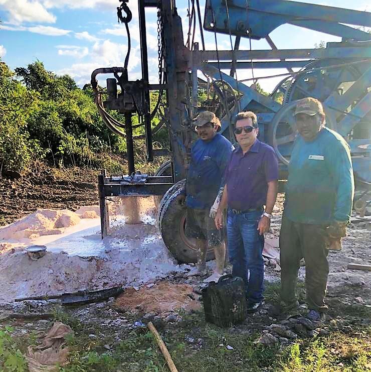 Prefeito Genival Bezerra, visita obras de perfuração de poço na zona rural - Imagem 1