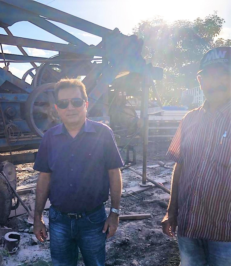Prefeito Genival Bezerra, visita obras de perfuração de poço na zona rural - Imagem 2