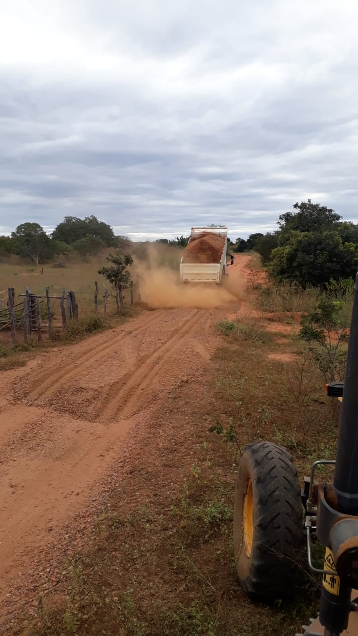 Prefeitura recupera estradas vicinais em Santo Inácio do Piauí - Imagem 13
