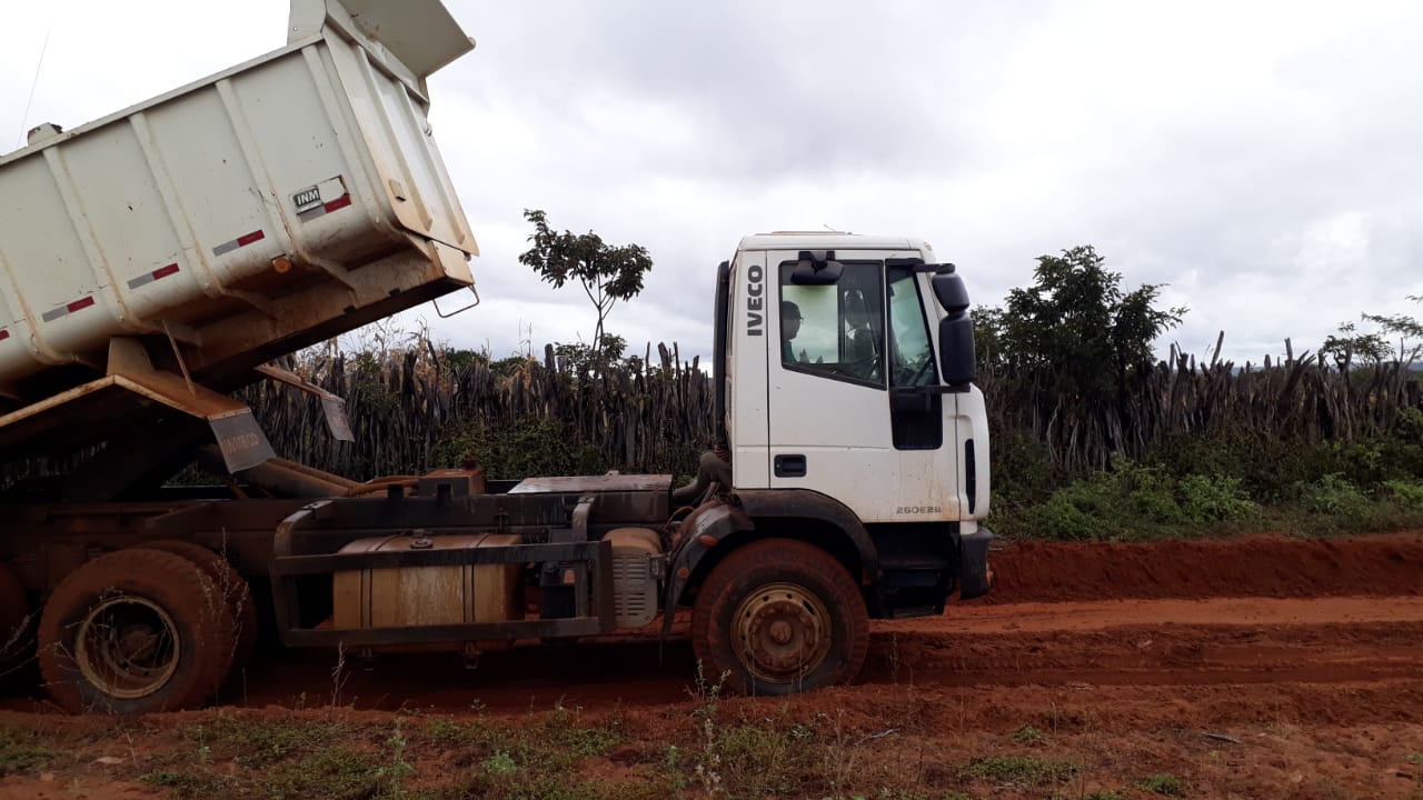 Prefeitura recupera estradas vicinais em Santo Inácio do Piauí - Imagem 3