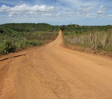 Prefeito Ananias André recupera estradas vicinais
