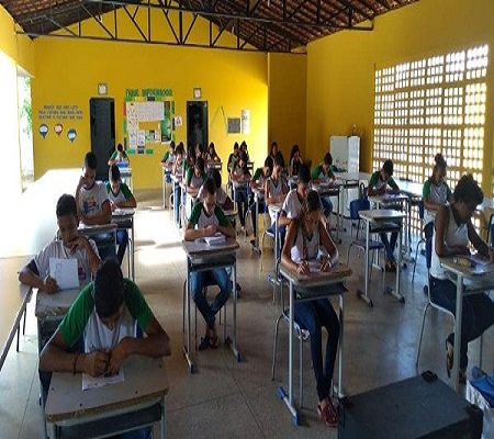 Secretaria municipal de educação realiza simulado com alunos que irão fazer a prova Brasil  