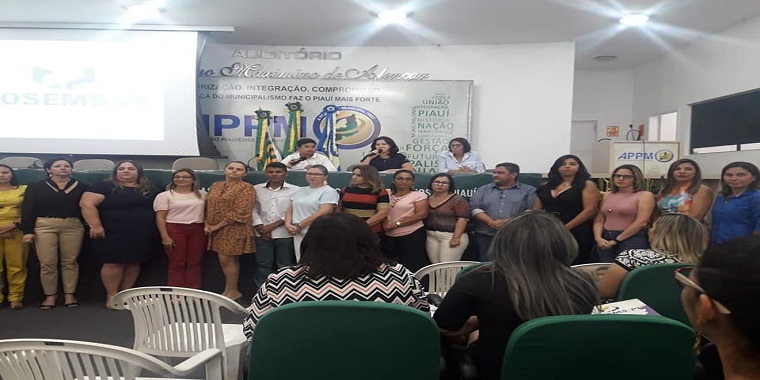 Secretária de saúde de Santo Inácio participa do 1º seminário qualificação da assistência farmacêutica - Imagem 4