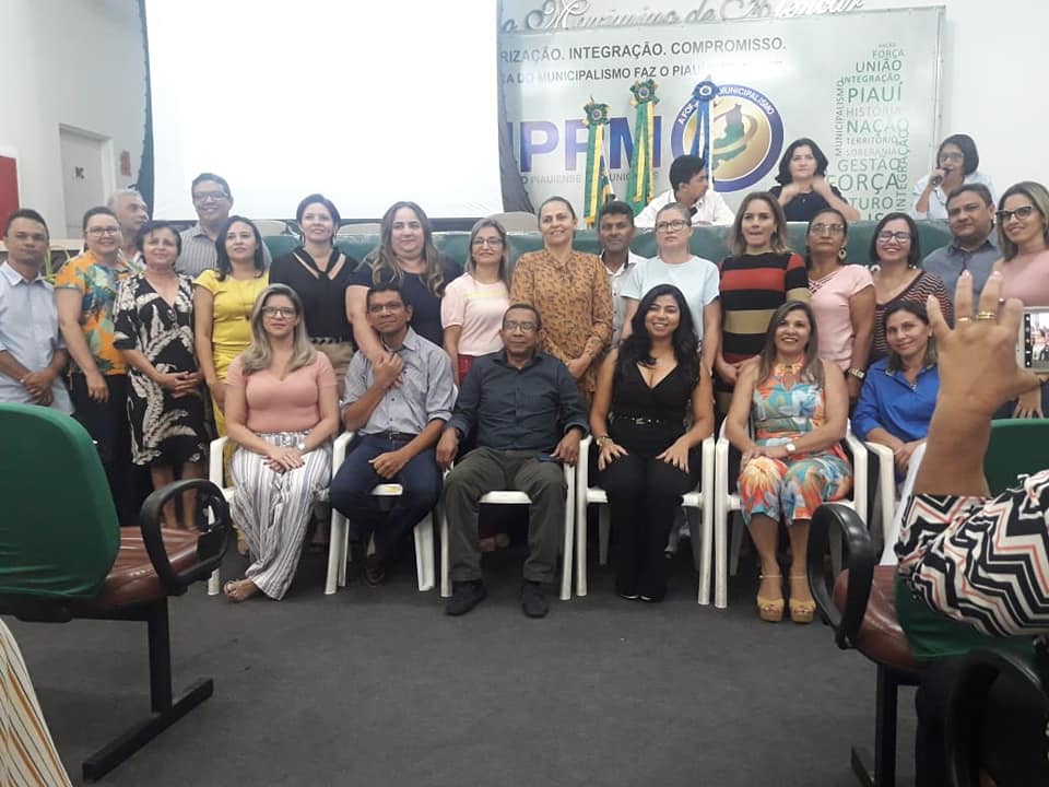 Secretária de saúde de Santo Inácio participa do 1º seminário qualificação da assistência farmacêutica     