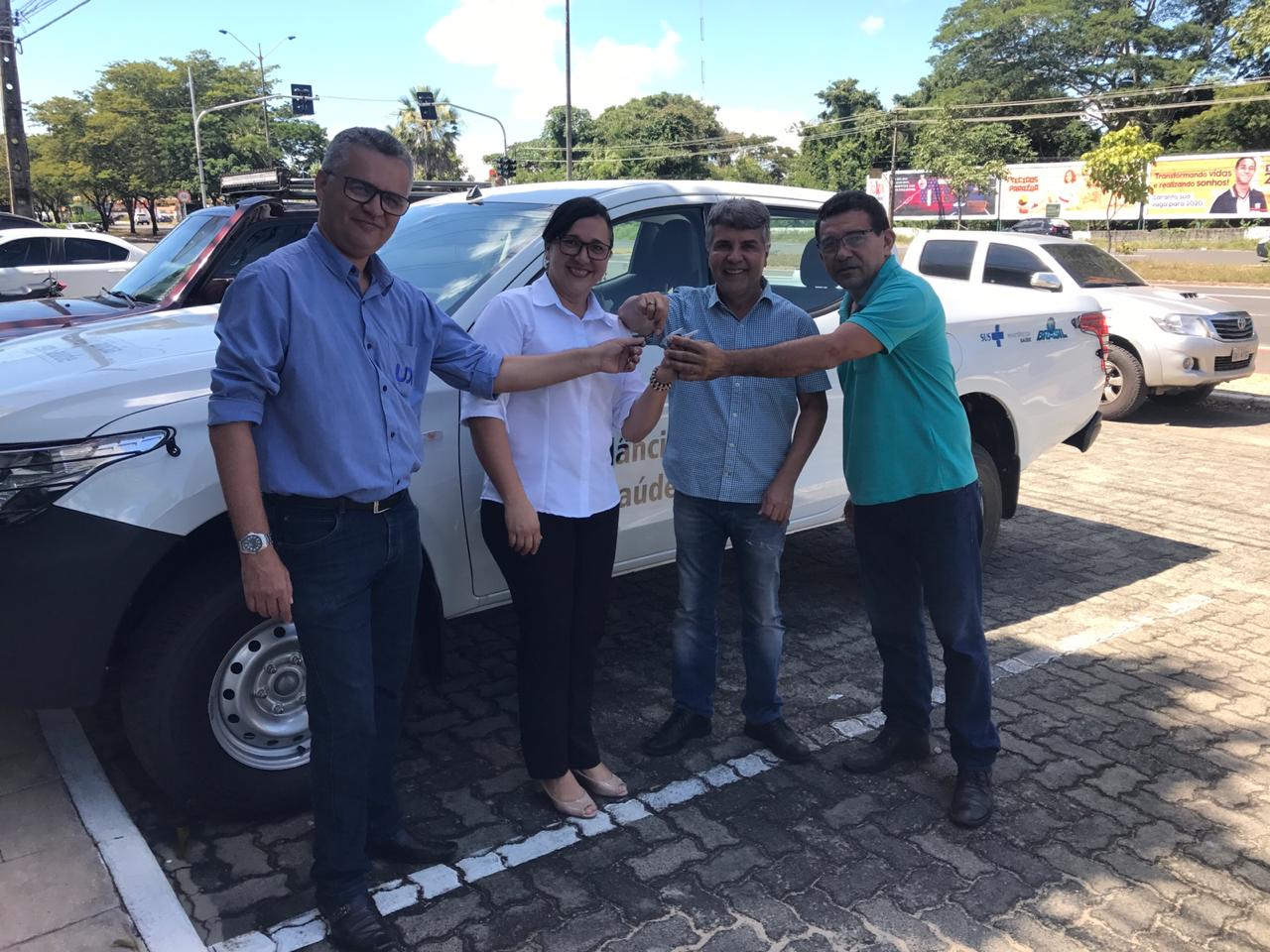 Prefeito João Luiz entrega mais um veículo para à população de Monsenhor Gil  - Imagem 3