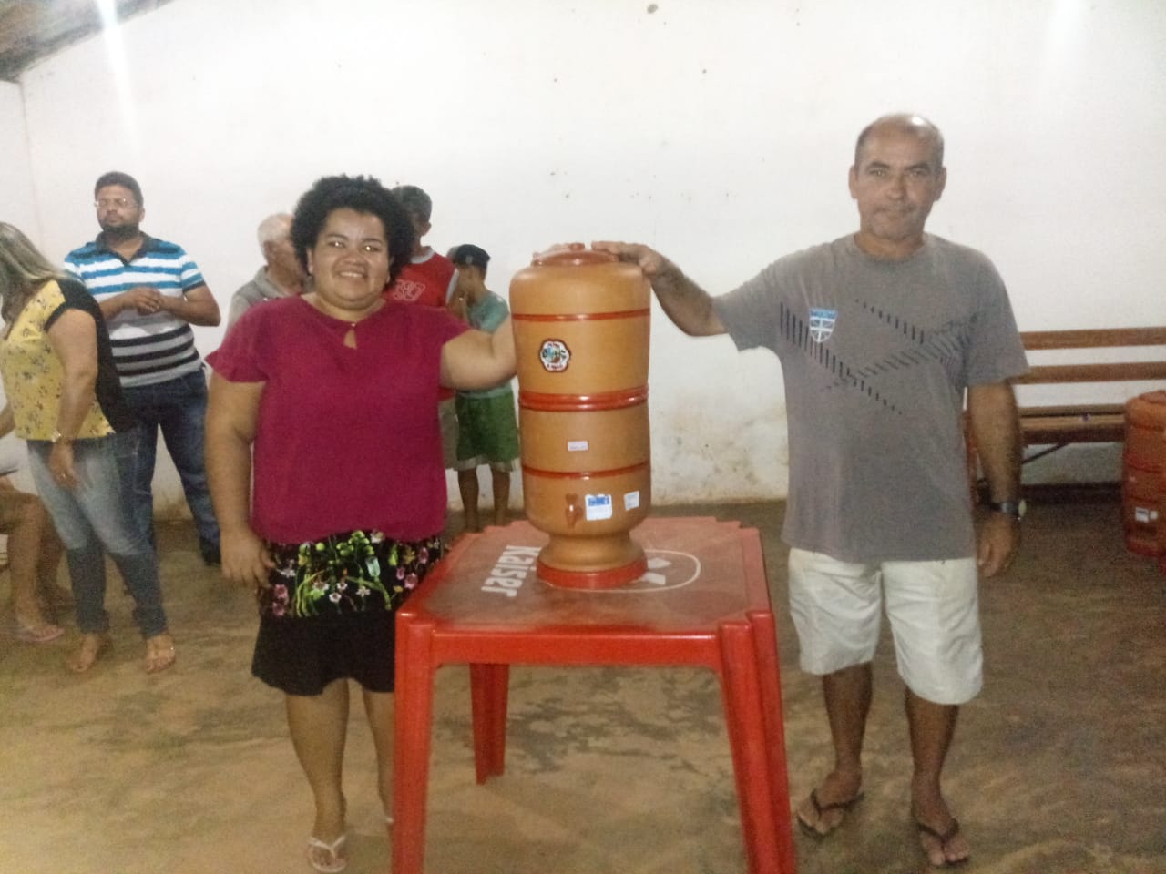 Prefeito Dr. José Maria faz entrega de Filtros na Comunidade Furta-lhe A Volta. - Imagem 4