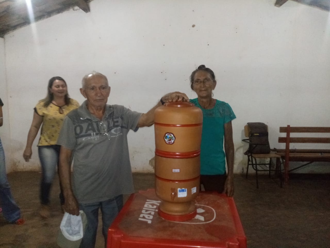 Prefeito Dr. José Maria faz entrega de Filtros na Comunidade Furta-lhe A Volta. - Imagem 8