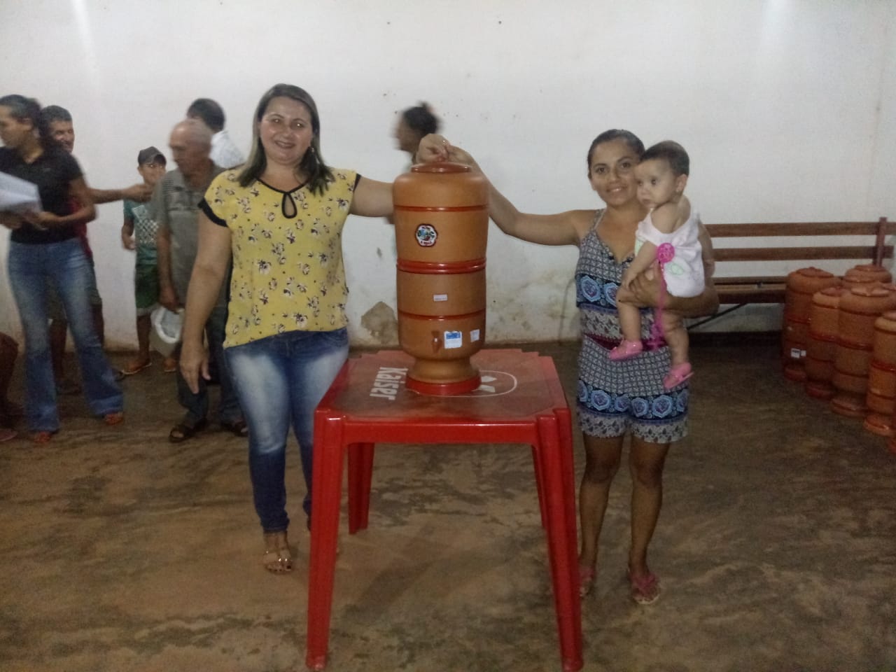 Prefeito Dr. José Maria faz entrega de Filtros na Comunidade Furta-lhe A Volta. - Imagem 2