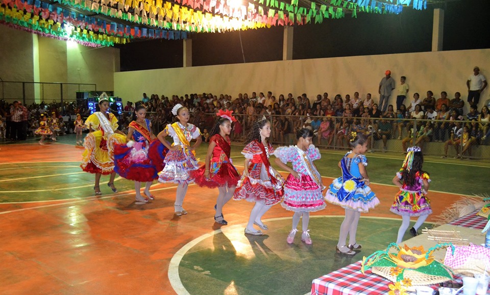 Prefeitura municipal realiza a primeira noite do arraiá da cidade de Joaquim Pires - Imagem 25