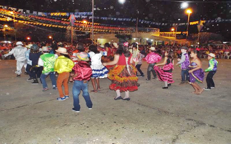 Público prestigia primeira noite do Encontro de Folguedos na Praça Manoel Nogueira Lima  - Imagem 62