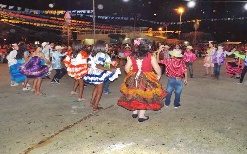 Público prestigia primeira noite do Encontro de Folguedos na Praça Manoel Nogueira Lima  - Imagem 61