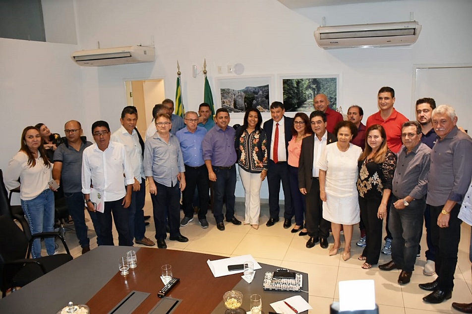 Governador assina convênio para N. S. dos Remédios  - Imagem 4