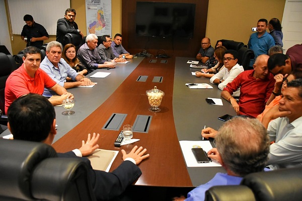 Governador assina convênio para N. S. dos Remédios  - Imagem 1