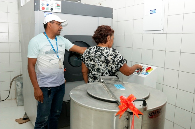 Equipe do Hospital Água Branca participa de treinamento para utilizar equipamentos da lavanderia - Imagem 1