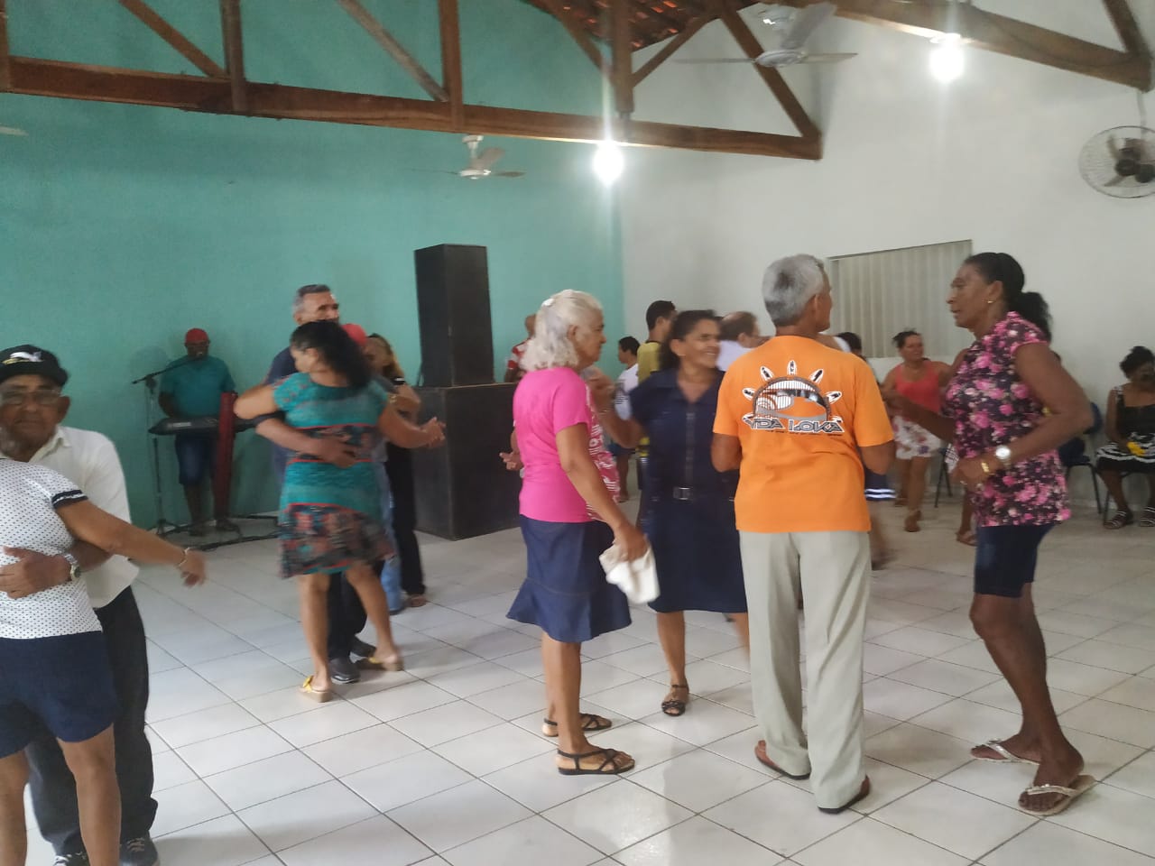 Idosos de Monsenhor Gil se encontram em dia de lazer - Imagem 9