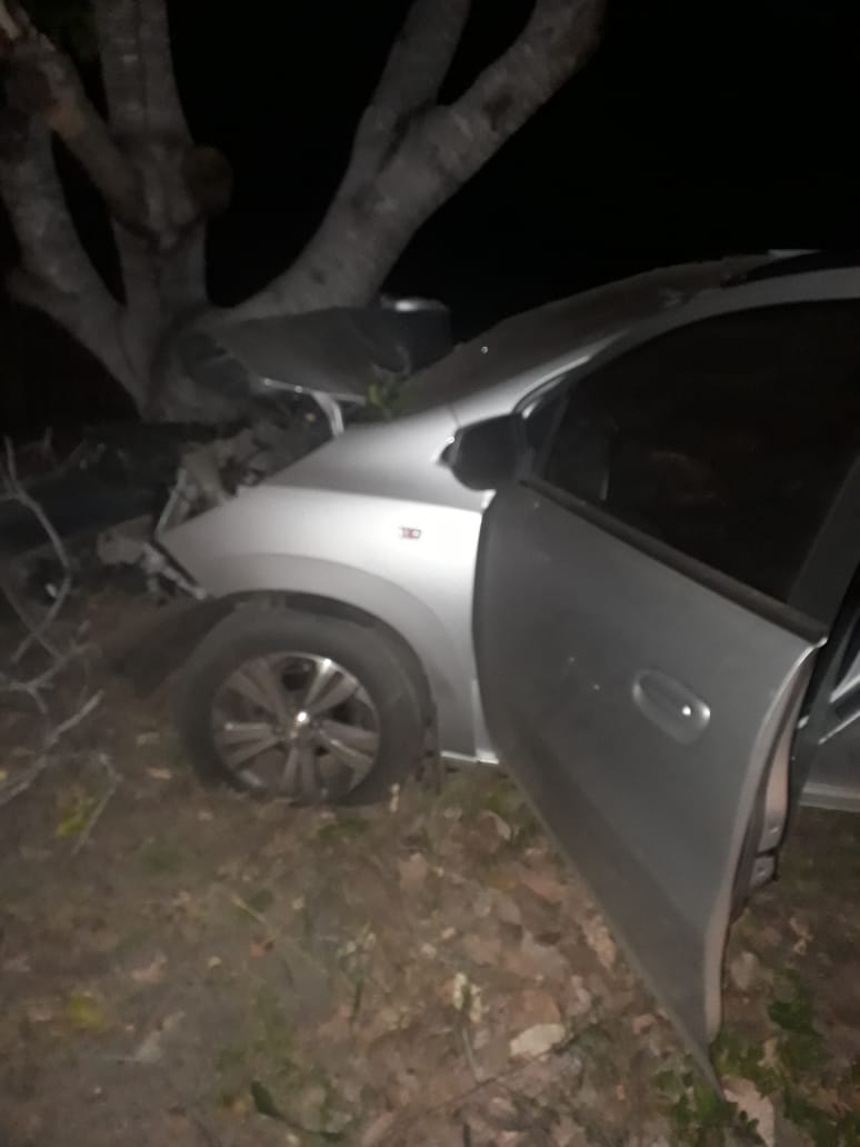 Carro que levava pacientes de Santo Inácio para Teresina sofre acidente  - Imagem 3