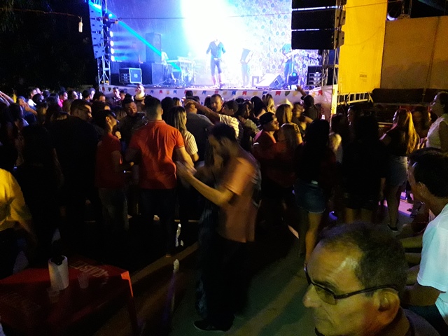 São João do bairro Codó junta multidão em Dom Expedito Lopes confira os vídeos.  - Imagem 30