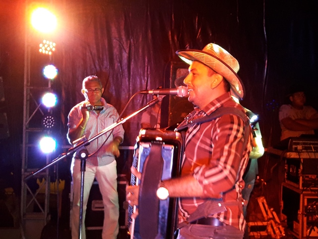 São João do bairro Codó junta multidão em Dom Expedito Lopes confira os vídeos.  - Imagem 59