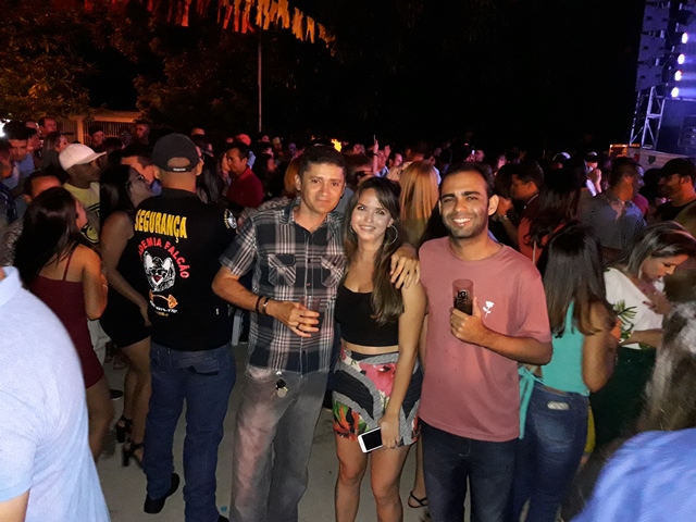 São João do bairro Codó junta multidão em Dom Expedito Lopes confira os vídeos.  - Imagem 36