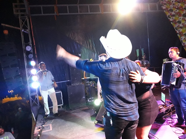 São João do bairro Codó junta multidão em Dom Expedito Lopes confira os vídeos.  - Imagem 49