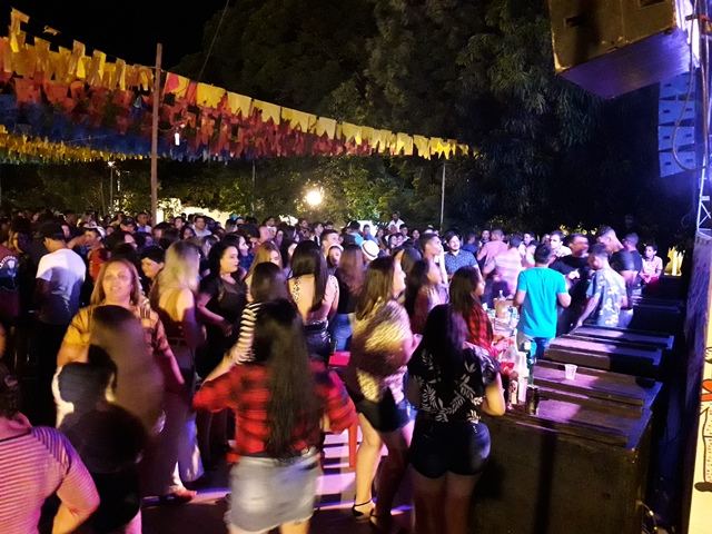 São João do bairro Codó junta multidão em Dom Expedito Lopes confira os vídeos.  - Imagem 22