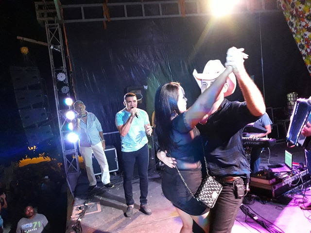 São João do bairro Codó junta multidão em Dom Expedito Lopes confira os vídeos.  - Imagem 46