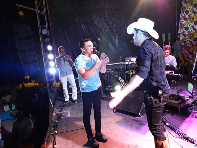 São João do bairro Codó junta multidão em Dom Expedito Lopes confira os vídeos.  - Imagem 51