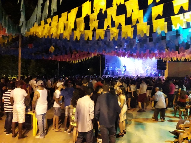 São João do bairro Codó junta multidão em Dom Expedito Lopes confira os vídeos.  - Imagem 25