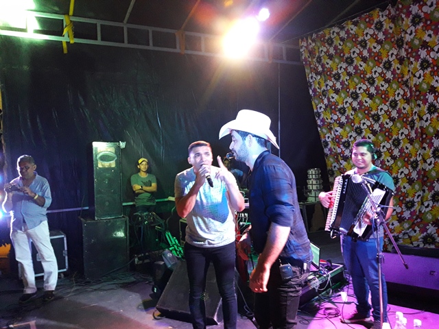 São João do bairro Codó junta multidão em Dom Expedito Lopes confira os vídeos.  - Imagem 45