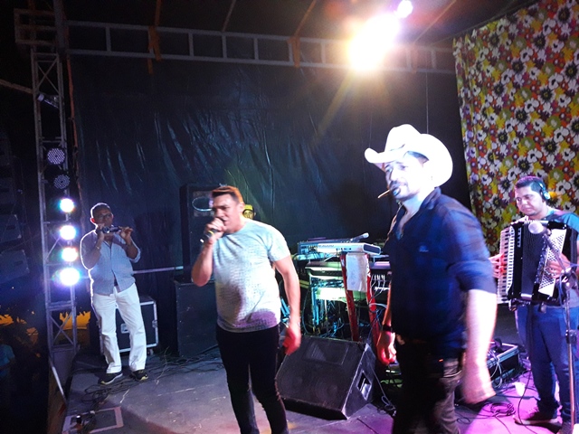 São João do bairro Codó junta multidão em Dom Expedito Lopes confira os vídeos.  - Imagem 47