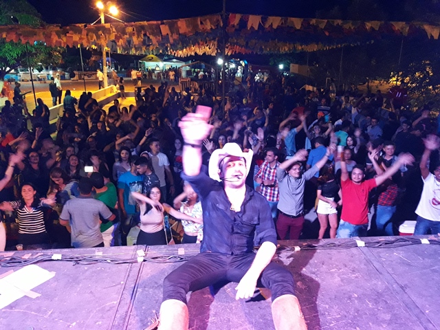 São João do bairro Codó junta multidão em Dom Expedito Lopes confira os vídeos.  - Imagem 53