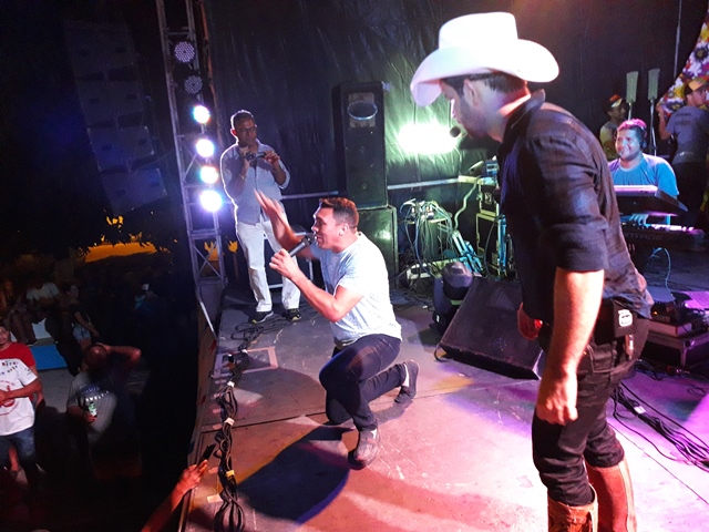 São João do bairro Codó junta multidão em Dom Expedito Lopes confira os vídeos.  - Imagem 50