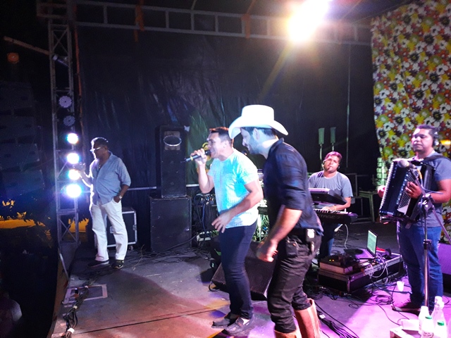 São João do bairro Codó junta multidão em Dom Expedito Lopes confira os vídeos.  - Imagem 43