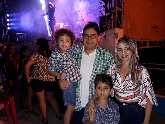 São João do bairro Codó junta multidão em Dom Expedito Lopes confira os vídeos.  - Imagem 40