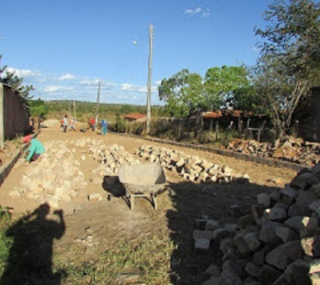 Prefeito Ananias André faz obras de calçamento nas ruas de São João da Serra
