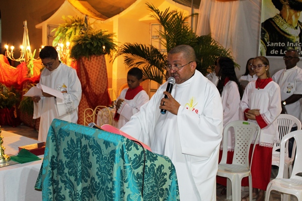 Fiéis lotam patamar da igreja na última noite de novena e missa a Santo Inácio de Loyola  - Imagem 13