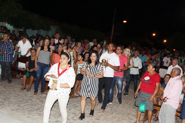 Fiéis lotam patamar da igreja na última noite de novena e missa a Santo Inácio de Loyola  - Imagem 20