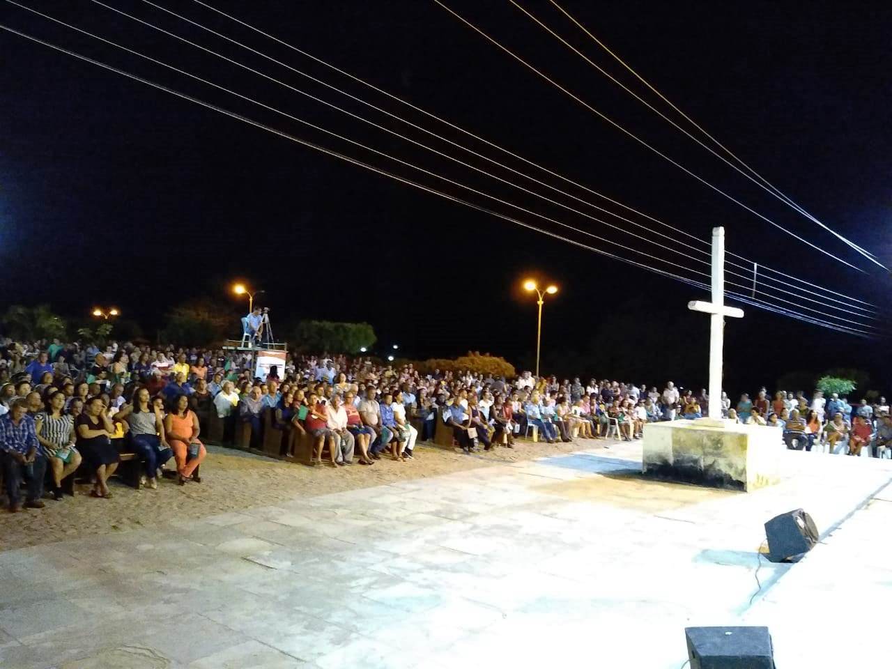 Fiéis lotam patamar da igreja na última noite de novena e missa a Santo Inácio de Loyola - Imagem 40