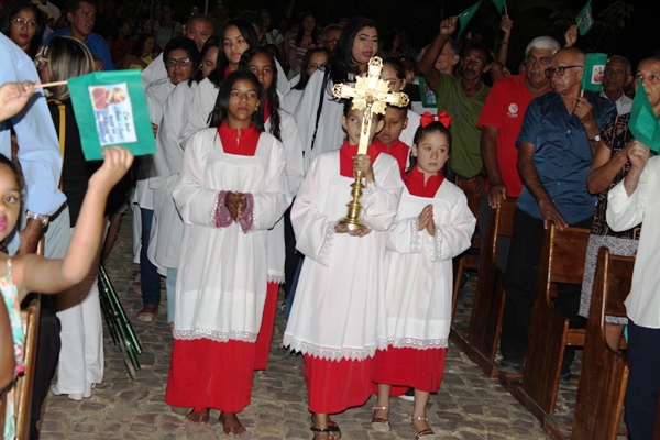 Fiéis lotam patamar da igreja na última noite de novena e missa a Santo Inácio de Loyola  - Imagem 2