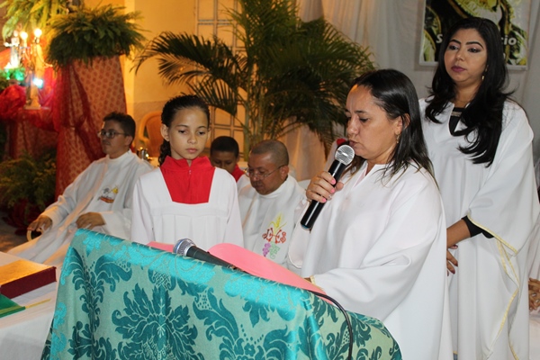 Fiéis lotam patamar da igreja na última noite de novena e missa a Santo Inácio de Loyola  - Imagem 10
